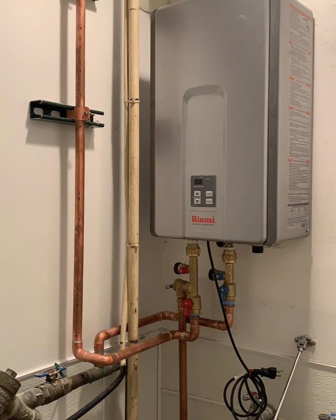 Tankless water heater with copper piping